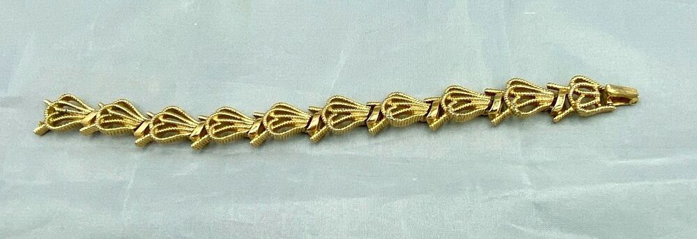 Crown Trifari Bracelet 7.25" Gold tone Loops Links Retro Design 70's-80's